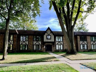 6537 Abbey Run, D-5, Sylvania, OH 43560