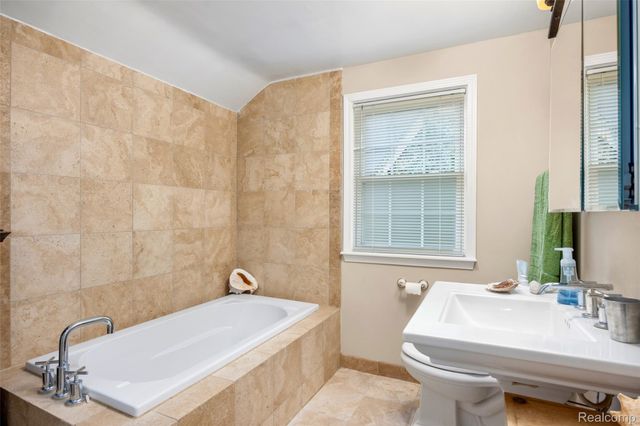 244 Kerby Road, Grosse Pointe Farms, MI 48236
