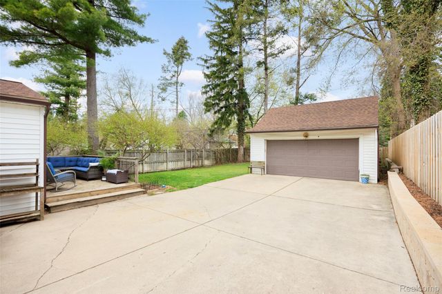 244 Kerby Road, Grosse Pointe Farms, MI 48236