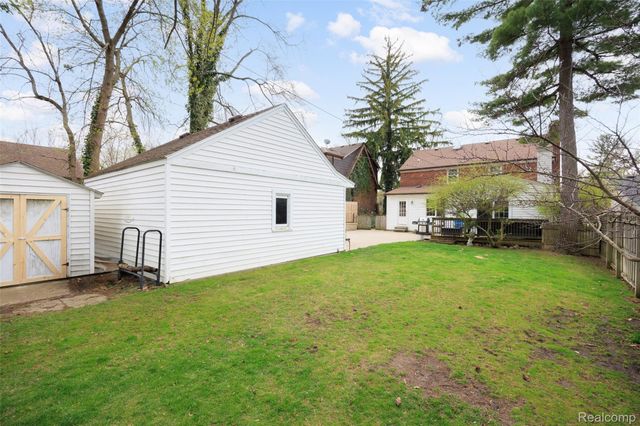 244 Kerby Road, Grosse Pointe Farms, MI 48236