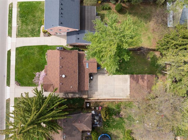 244 Kerby Road, Grosse Pointe Farms, MI 48236