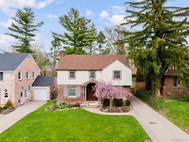 244 Kerby Road, Grosse Pointe Farms, MI 48236