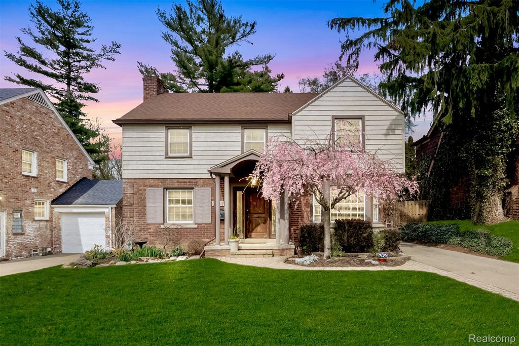 244 Kerby Road, Grosse Pointe Farms, MI 48236
