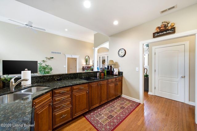 16704 Taddington Pl, Louisville, KY 40245