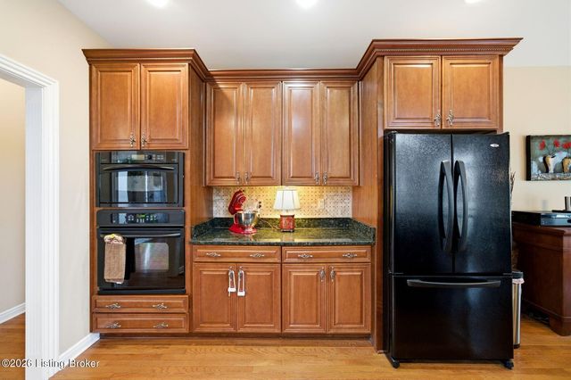 16704 Taddington Pl, Louisville, KY 40245