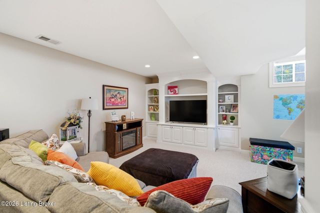 16704 Taddington Pl, Louisville, KY 40245