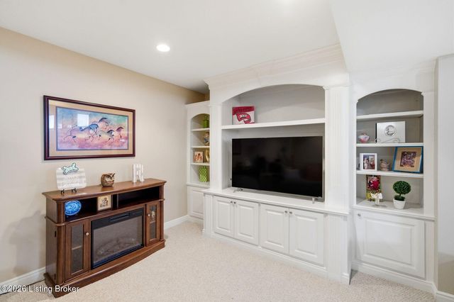 16704 Taddington Pl, Louisville, KY 40245