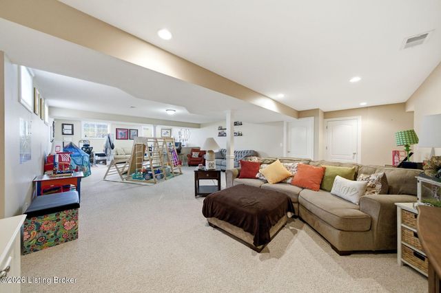 16704 Taddington Pl, Louisville, KY 40245