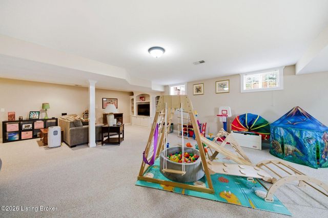 16704 Taddington Pl, Louisville, KY 40245