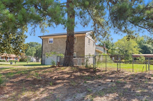 609 Francis Court, Spring Lake, NC 28390