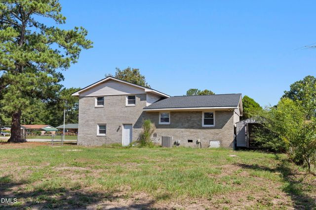 609 Francis Court, Spring Lake, NC 28390