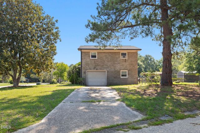 609 Francis Court, Spring Lake, NC 28390