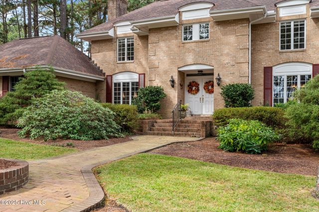 35 Lake Dornoch Drive, Pinehurst, NC 28374