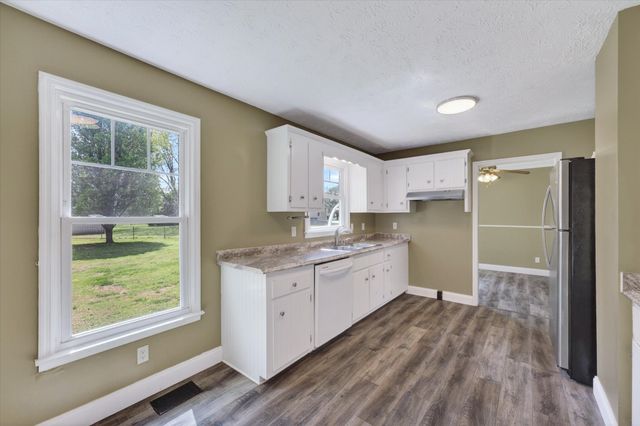 726 Gardendale Ln, Clarksville, TN 37040