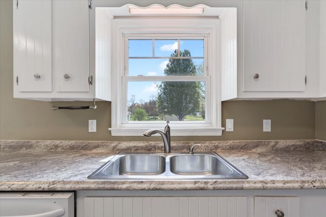 726 Gardendale Ln, Clarksville, TN 37040