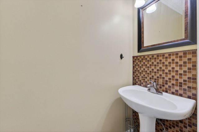 726 Gardendale Ln, Clarksville, TN 37040