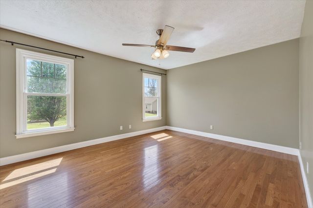 726 Gardendale Ln, Clarksville, TN 37040