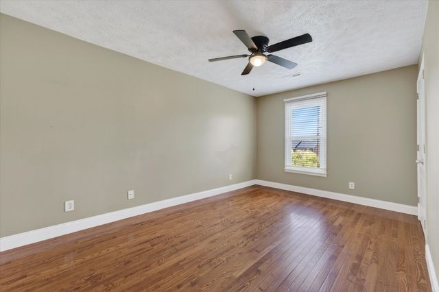 726 Gardendale Ln, Clarksville, TN 37040