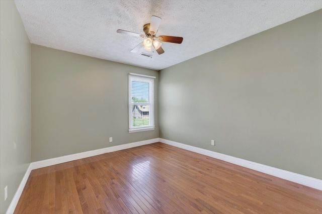 726 Gardendale Ln, Clarksville, TN 37040