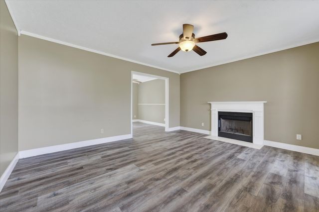 726 Gardendale Ln, Clarksville, TN 37040