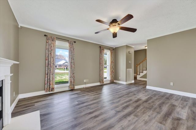 726 Gardendale Ln, Clarksville, TN 37040