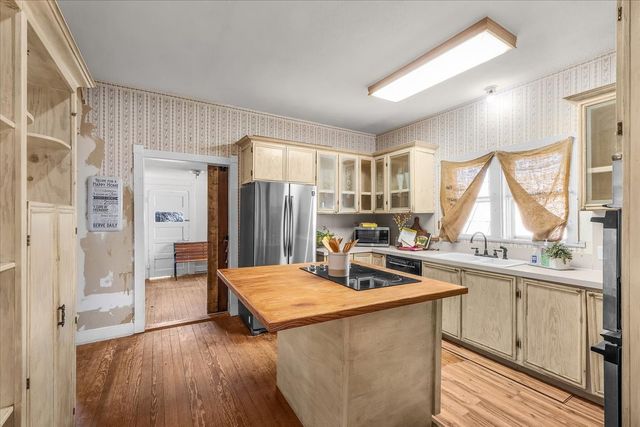 112 S Evans Street, Boyd, TX 76023