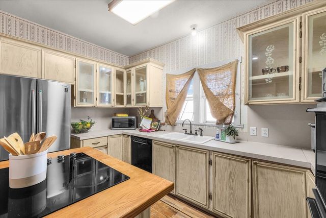 112 S Evans Street, Boyd, TX 76023