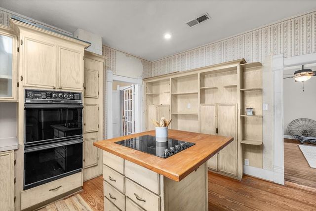 112 S Evans Street, Boyd, TX 76023