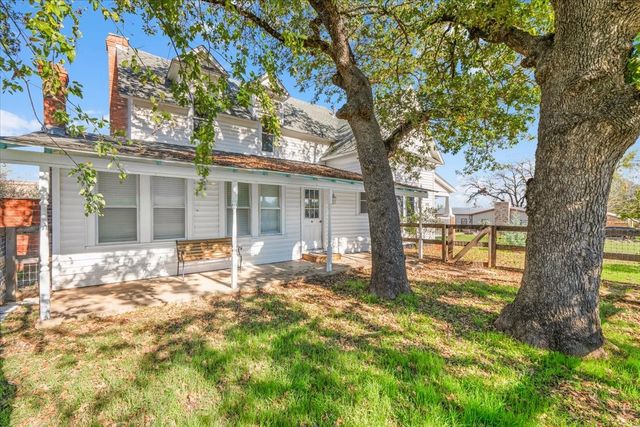 112 S Evans Street, Boyd, TX 76023