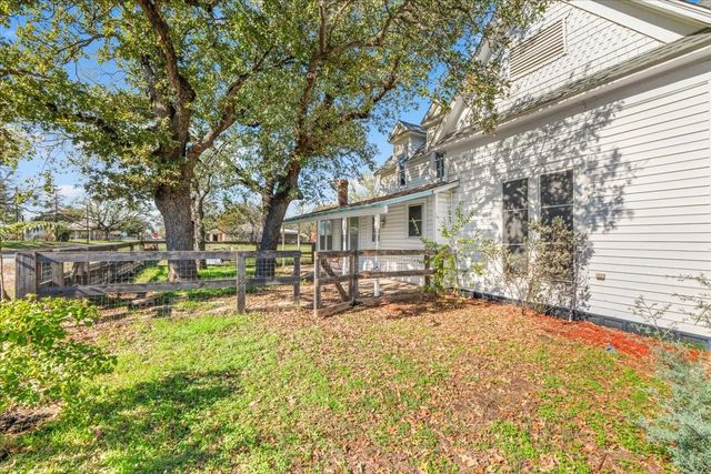 112 S Evans Street, Boyd, TX 76023