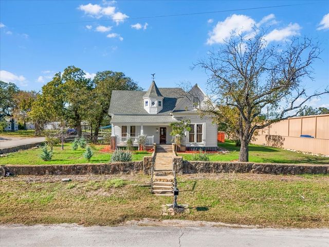 112 S Evans Street, Boyd, TX 76023