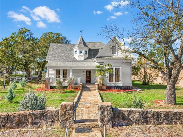 112 S Evans Street, Boyd, TX 76023