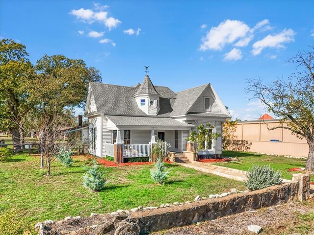 112 S Evans Street, Boyd, TX 76023