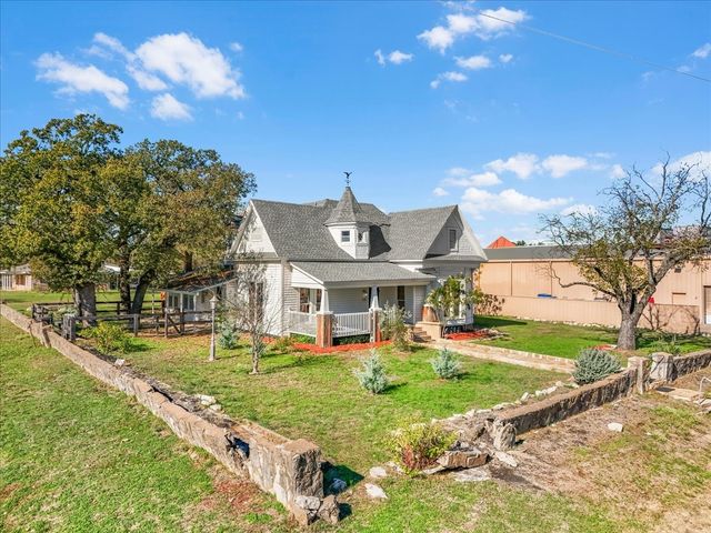 112 S Evans Street, Boyd, TX 76023