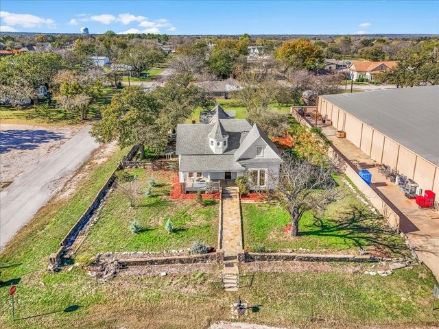 112 S Evans Street, Boyd, TX 76023