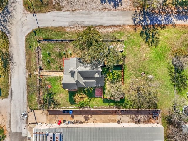 112 S Evans Street, Boyd, TX 76023