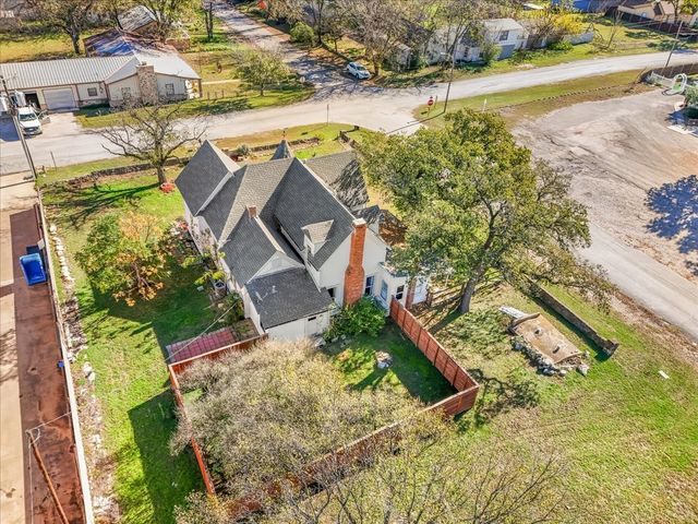 112 S Evans Street, Boyd, TX 76023