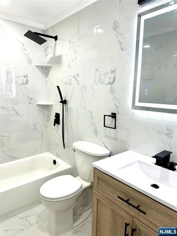 41 W Church Street 11, Bergenfield, NJ 07621