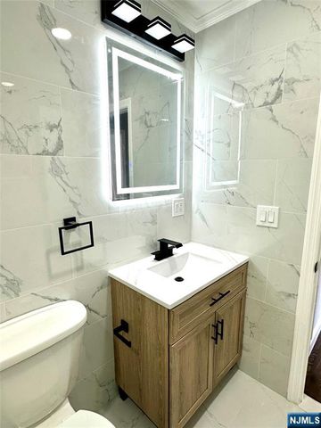 41 W Church Street 11, Bergenfield, NJ 07621