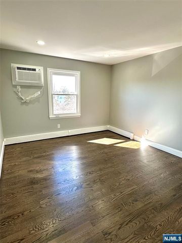 41 W Church Street 11, Bergenfield, NJ 07621