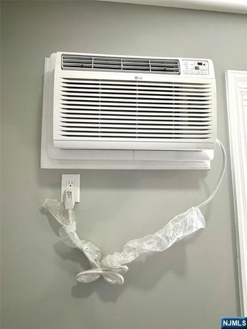 41 W Church Street 11, Bergenfield, NJ 07621