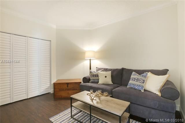 100 Uno Lago Drive 205, Juno Beach, FL 33408