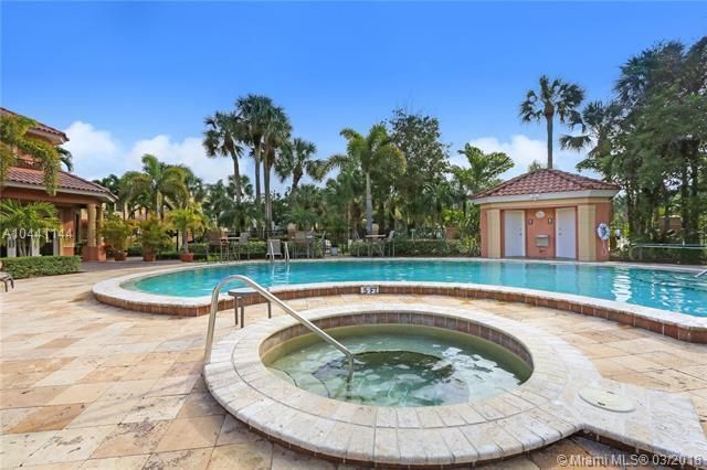 100 Uno Lago Drive 205, Juno Beach, FL 33408