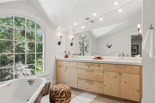 63 Honour Circle NW, Atlanta, GA 30305