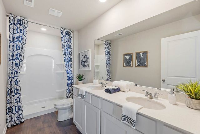 2751 Cecelia Drive, Hiawatha, IA 52233