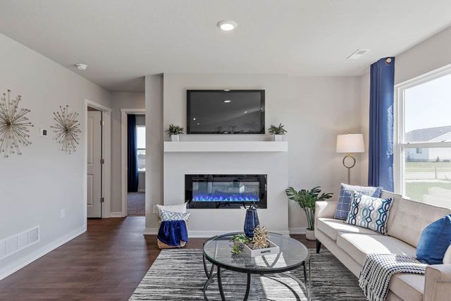 2751 Cecelia Drive, Hiawatha, IA 52233