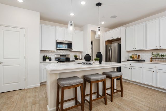 2141 N Wagon Lane, Clovis, CA 93619