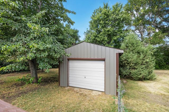 112 Pleasant Ave N, Surrey, ND 58785