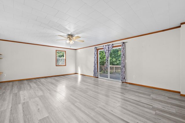 112 Pleasant Ave N, Surrey, ND 58785
