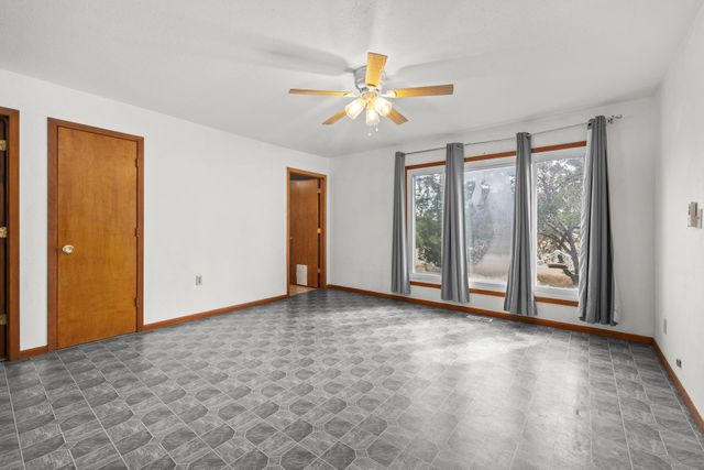 112 Pleasant Ave N, Surrey, ND 58785